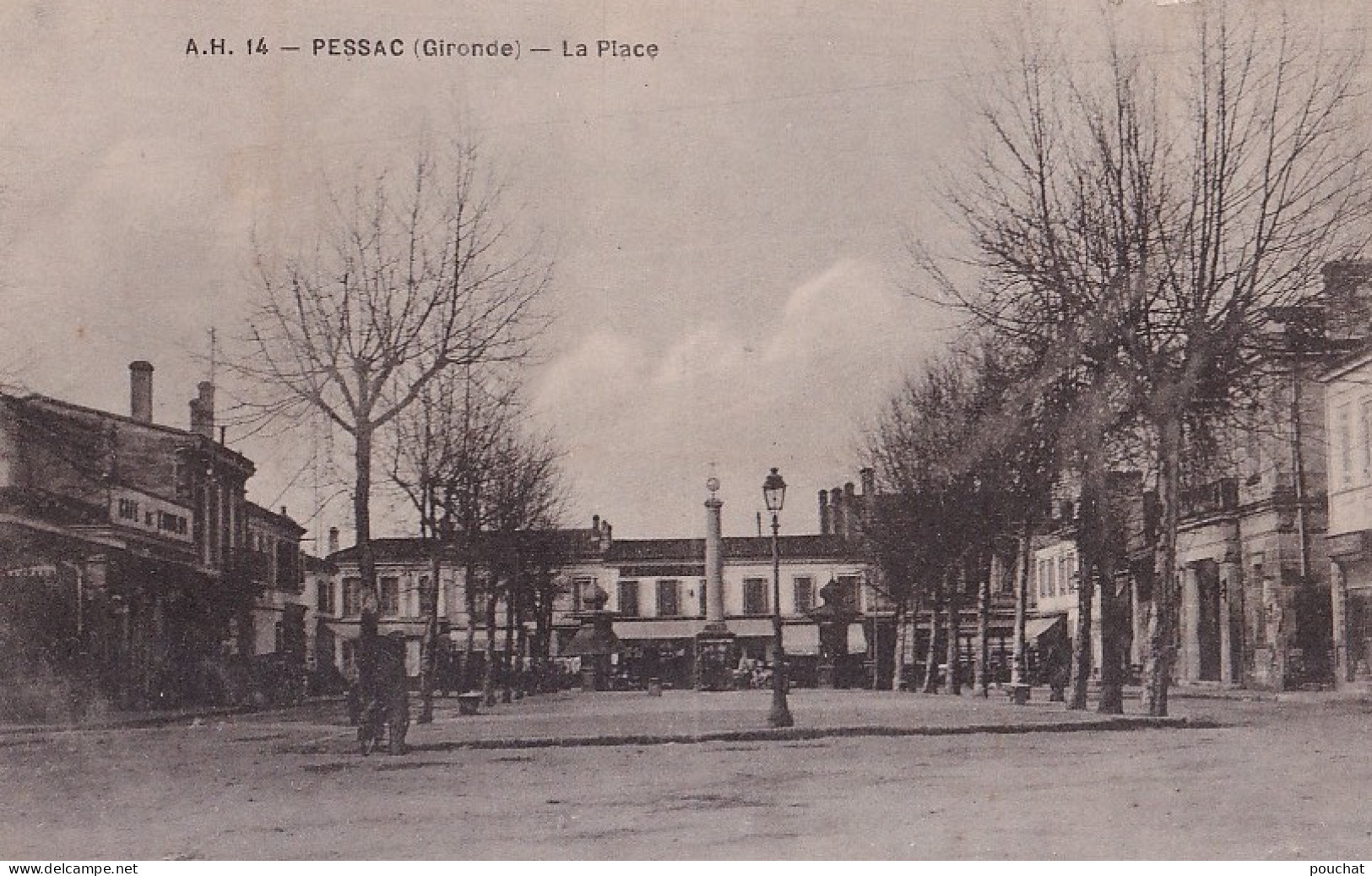 B20-33) PESSAC - GIRONDE -  LA  PLACE -  EN 1918 - ( 2 SCANS ) - Pessac