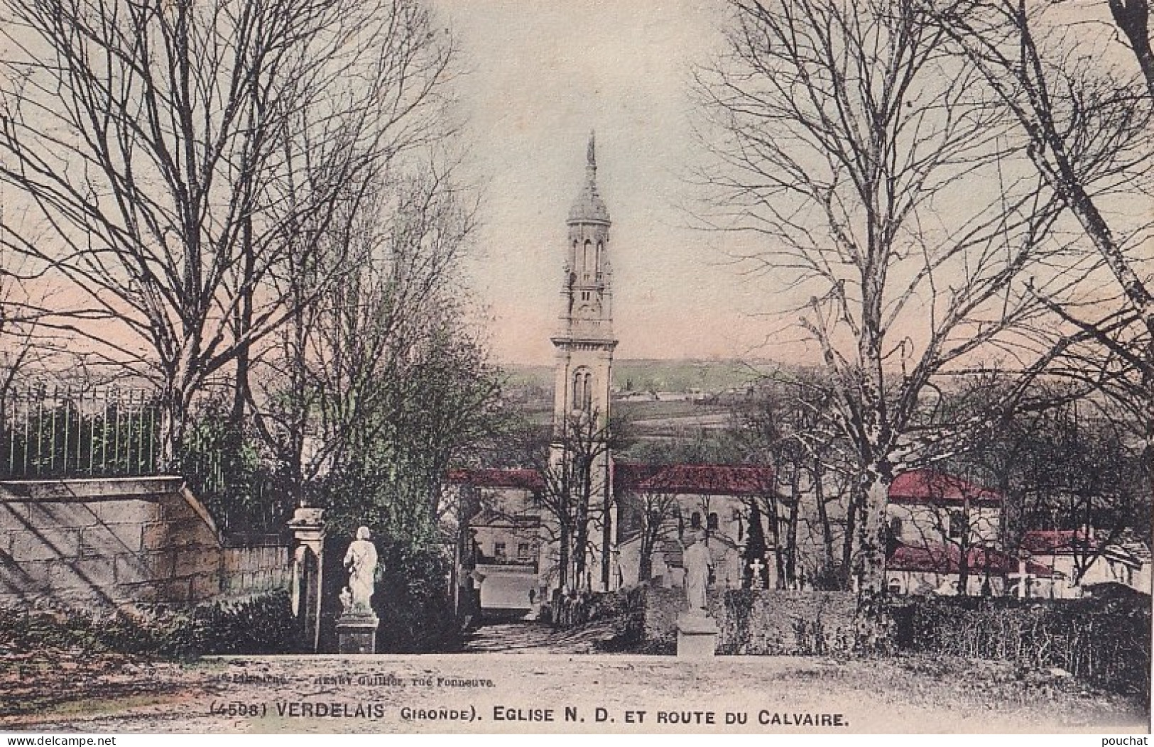 B20-33) VERDELAIS - GIRONDE - EGLISE N. D. ET ROUTE DU CALVAIRE - COLORISEE -  EN  1905 - ( 2 SCANS ) - Verdelais