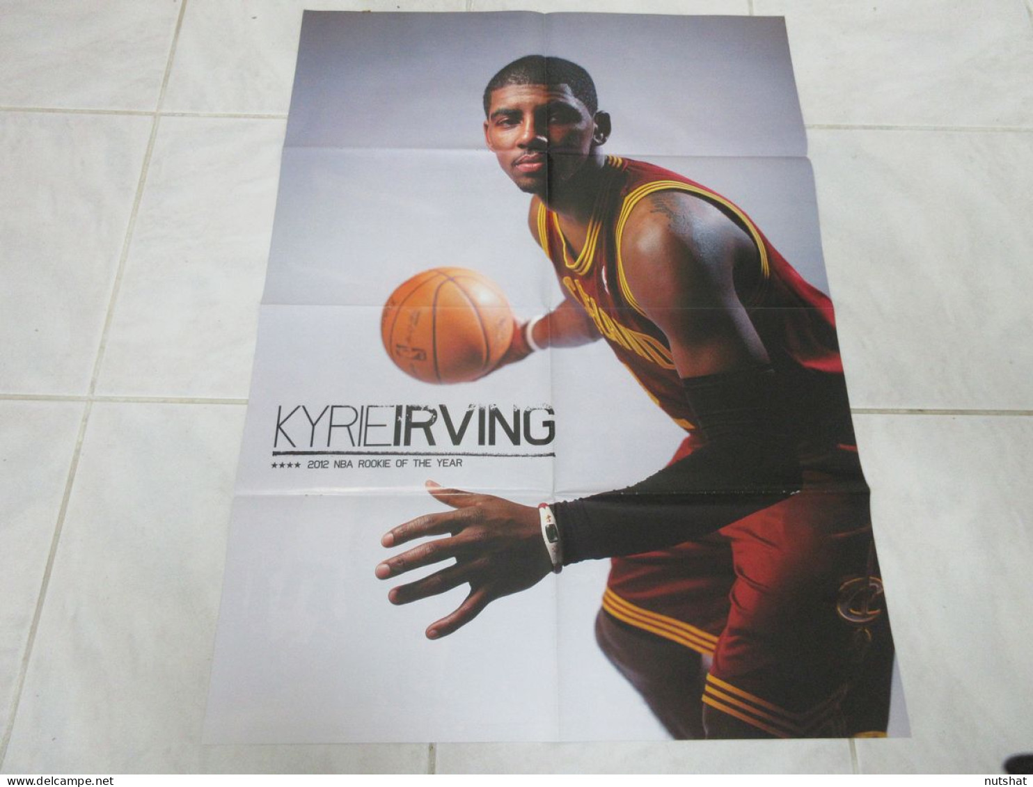 BASKET NBA POSTER 09 Kyrie IRVING CLEVELAND Au Dos Andre IGUODALA SIXERS         - Autres & Non Classés