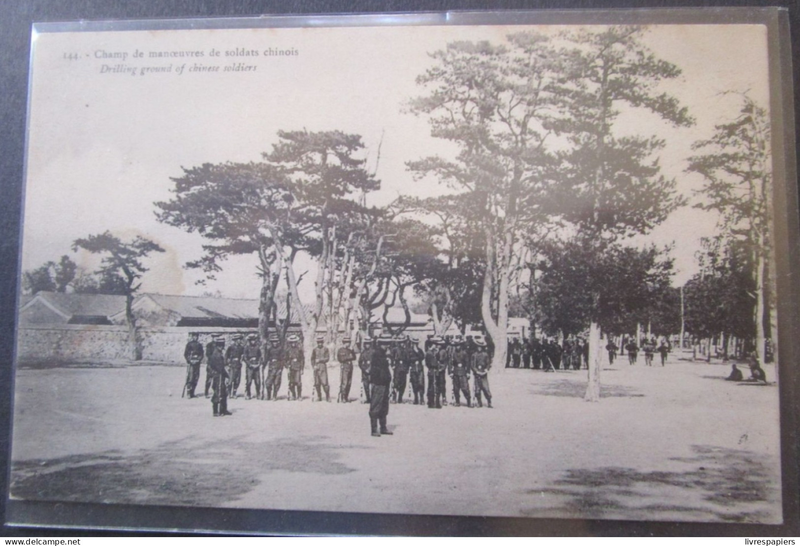 Chine Champ De Manoeuvre De Soldats Chinois  Cpa - Cina