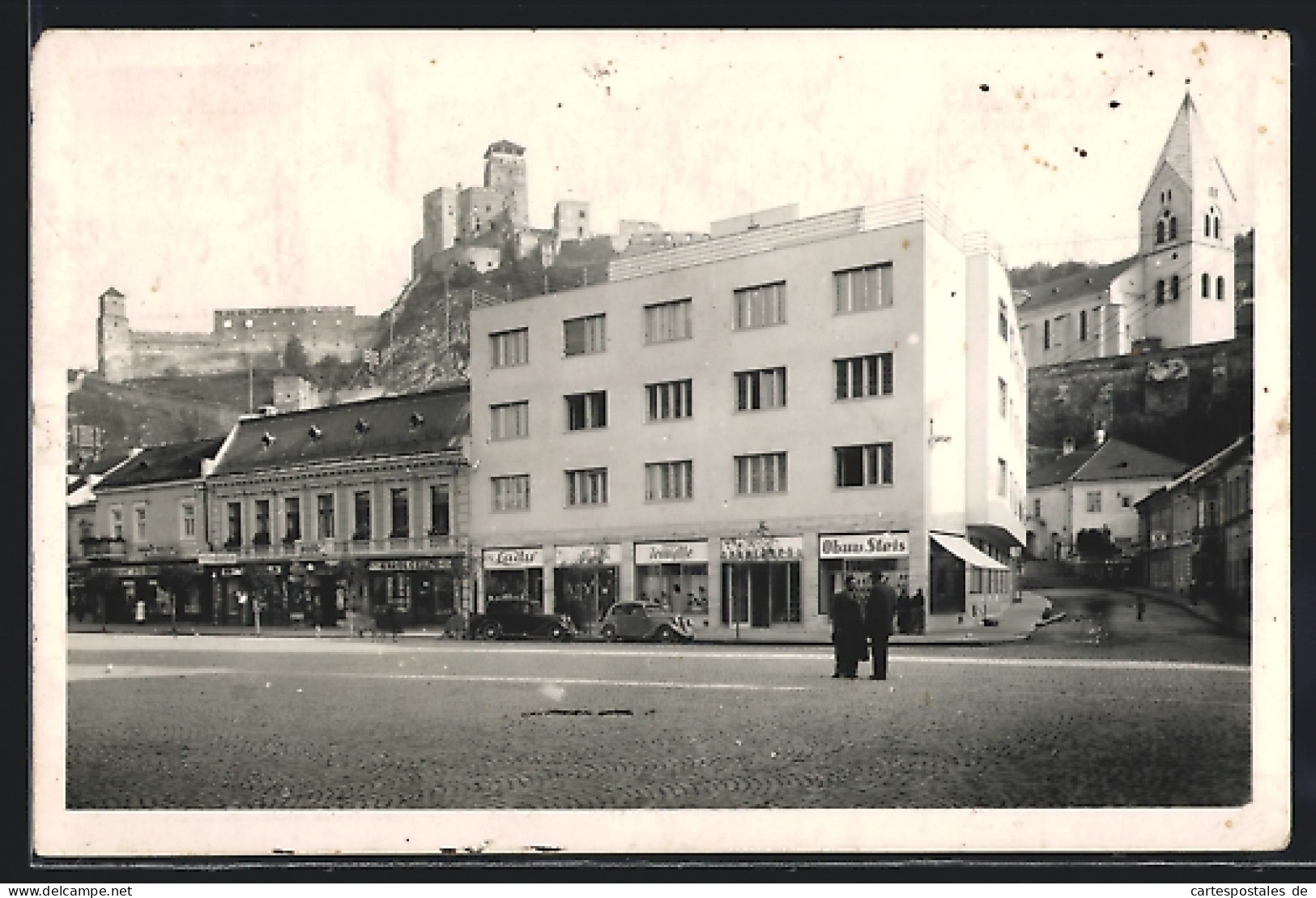 AK Trencín, Strassenpartie Mit Geschäft Von Karol Celler Und Blick Hinauf Zur Burg  - Slovaquie