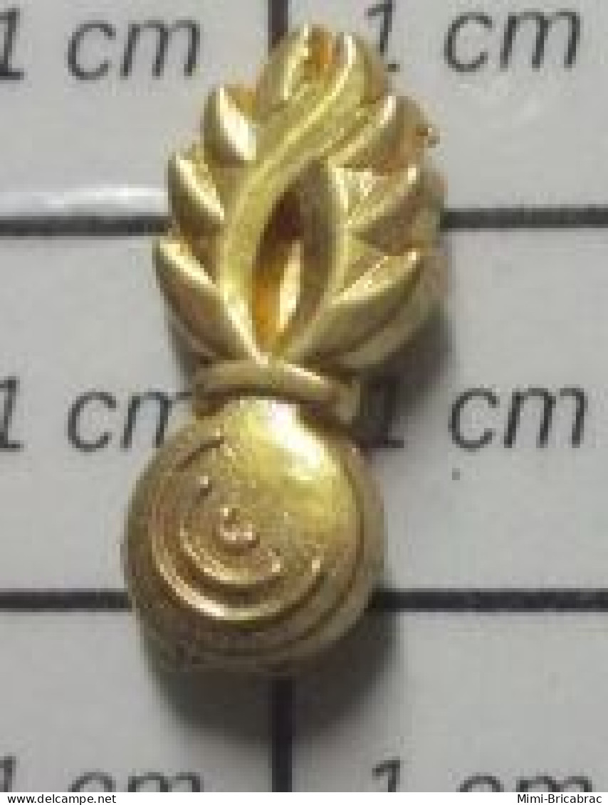 1919 Pin's Pins / Beau Et Rare / MILITARIA / GRENADE ENFLAMMEE Mini Pin's PEUT ETRE GENDARMERIE - Armee