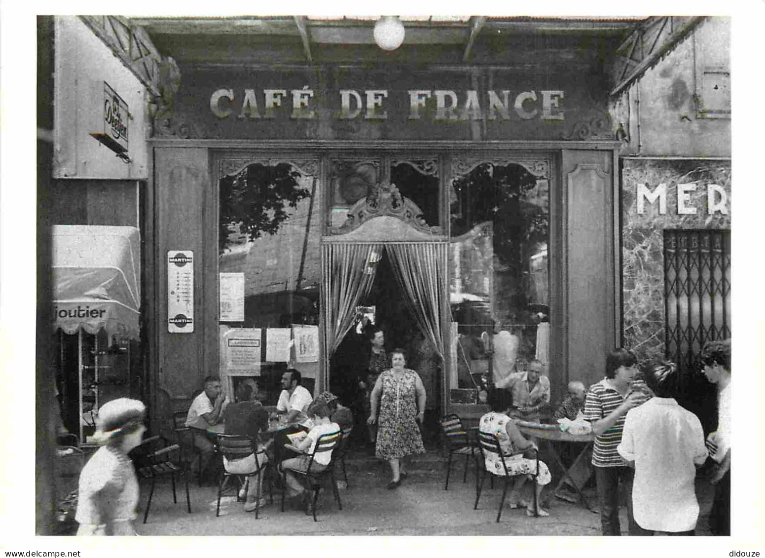 Reproduction CPA - 84 L'Isle Sur La Sorgue - Terrasse Du Café De France En 1979 - CPM - Carte Neuve - Voir Scans Recto-V - L'Isle Sur Sorgue