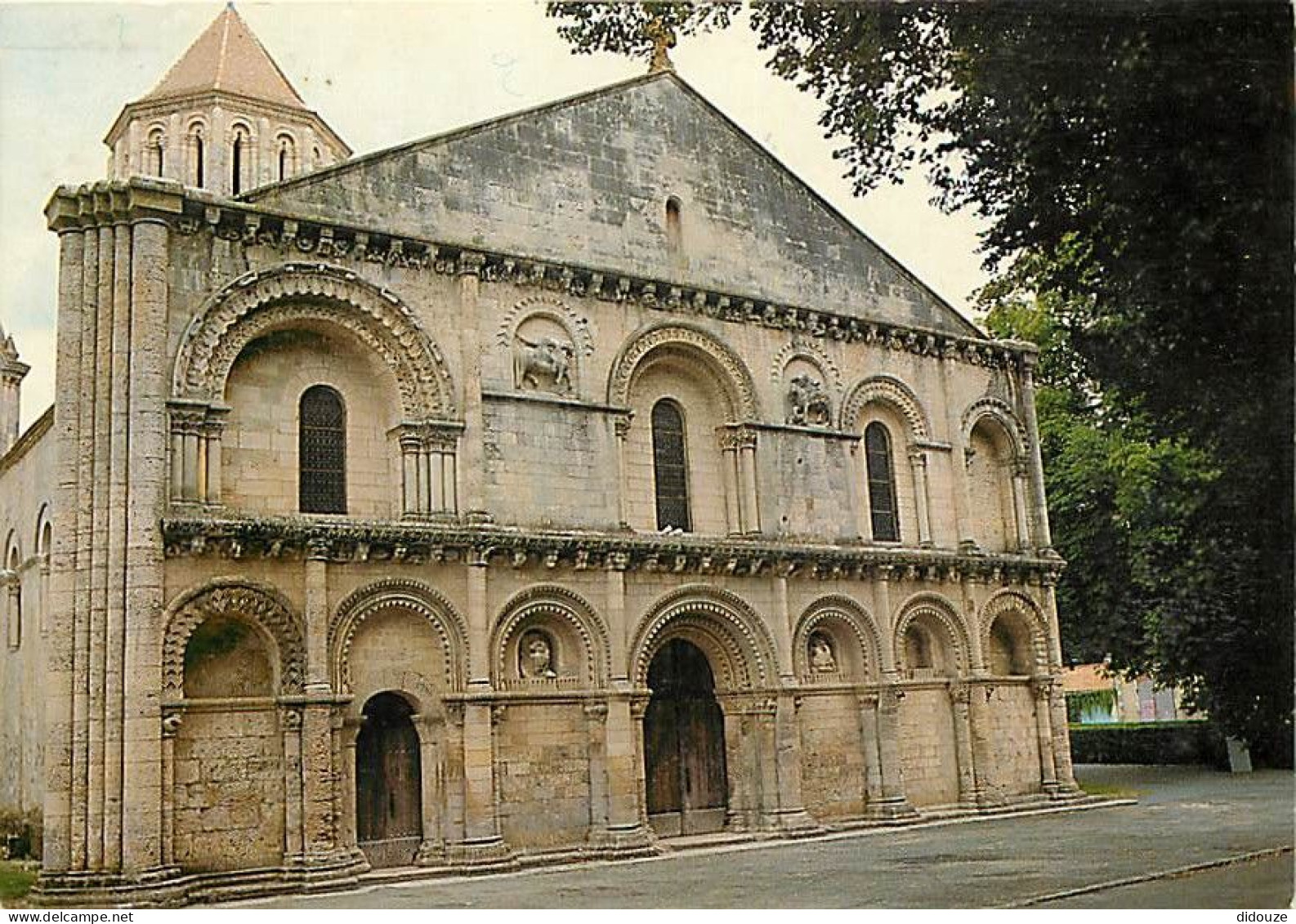 17 - Surgères - L'Eglise Notre-Dame - Façade Romane Du XIIe Siècle - Flamme Postale De Surgères - CPM - Voir Scans Recto - Surgères