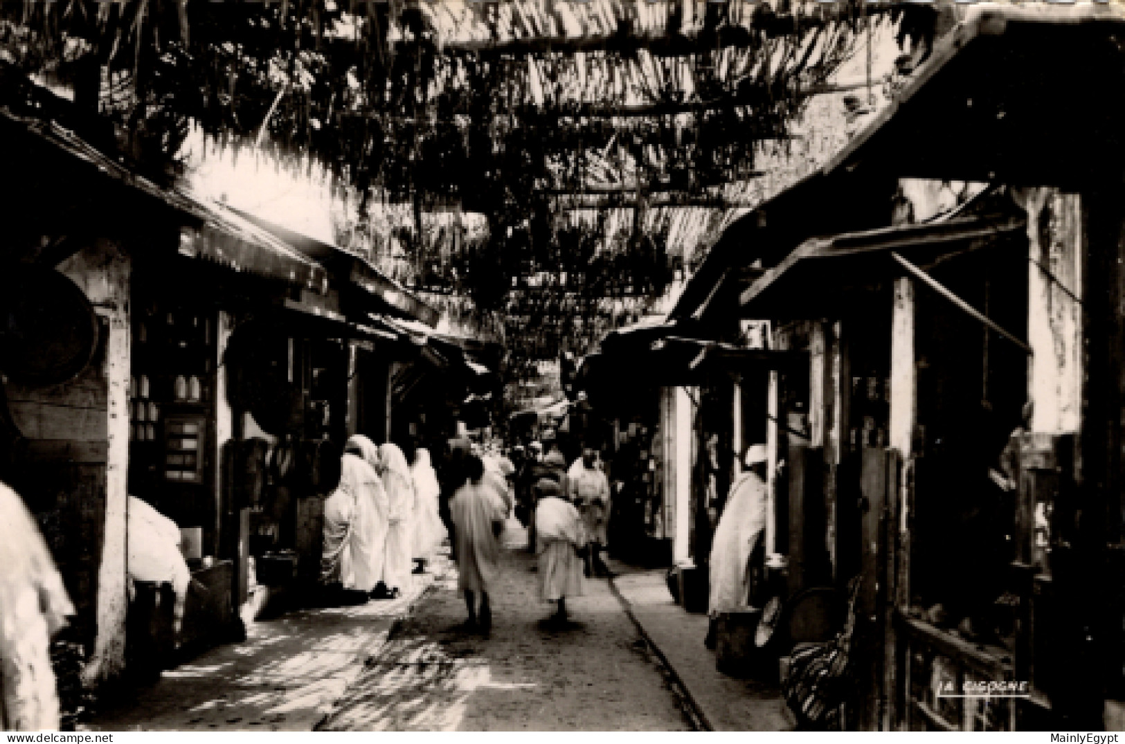 Morocco:  Postcard: Rabat - The Souk, Market. Shopping Moroccans  - PC39 - Rabat