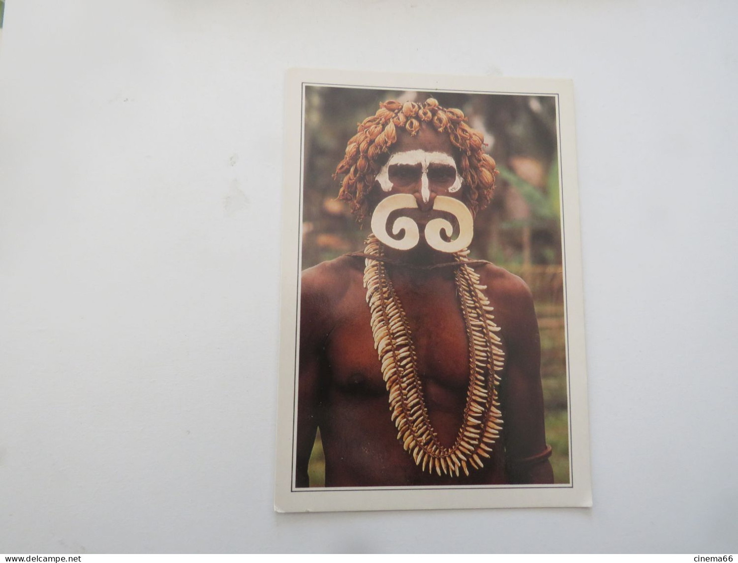 PAPUA-NEW GUINEA - Asmat Warrior - Le Percement De La Cloison Nasale Permet Des Effets D'une Saisissante Agressivité - Papouasie-Nouvelle-Guinée