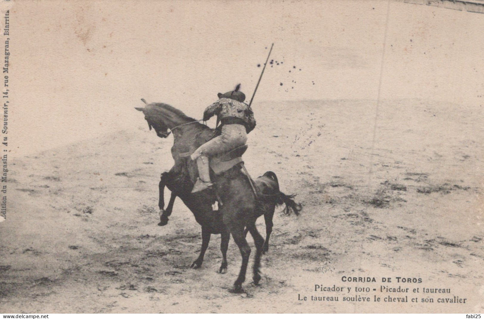 CORRIDA DE TOROS LE TAUREAU SOULEVE LE CHEVAL ET SON CAVALIER BORS ABIMES CF SCAN - Corridas