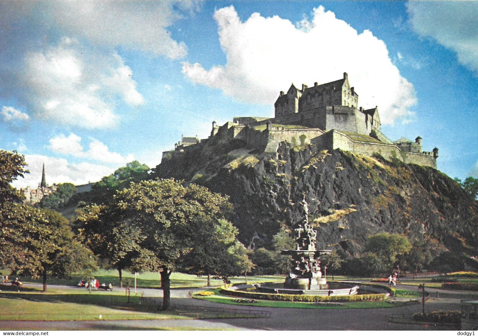 EDINBURGH CASTLE, EDINBURGH, SCOTLAND. UNUSED POSTCARD   M5 - Midlothian/ Edinburgh