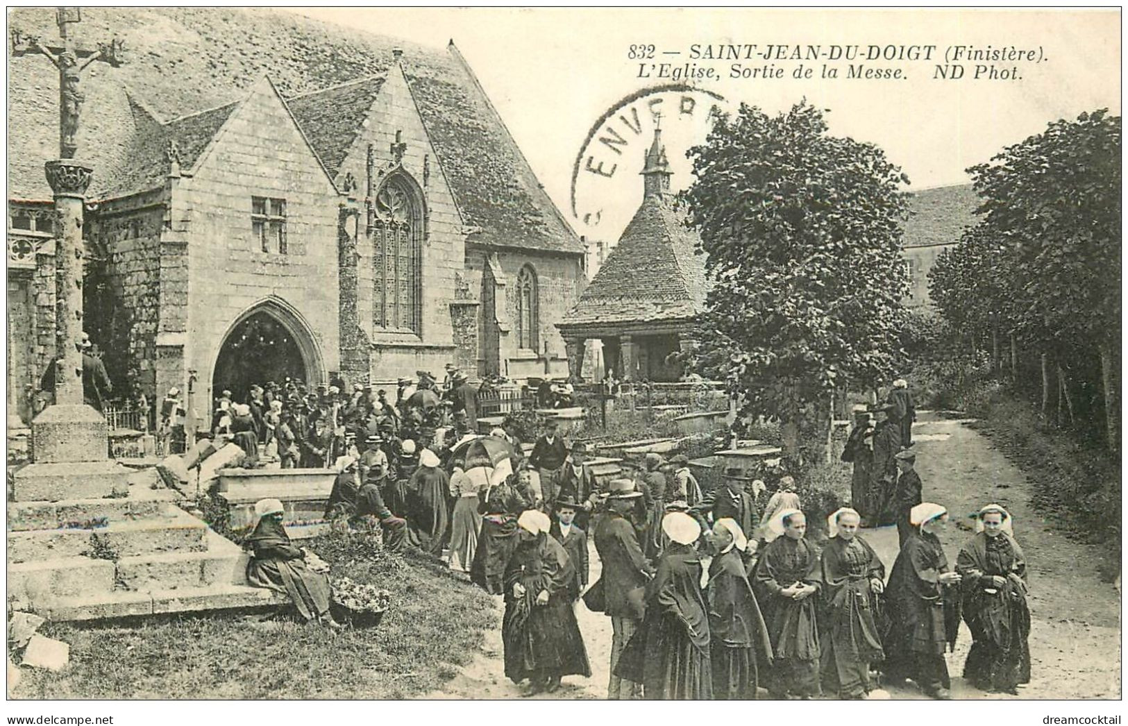 29 SAINT-JEAN-DU-DOIGT. Sortie Messe Eglise 1912 - Saint-Jean-du-Doigt