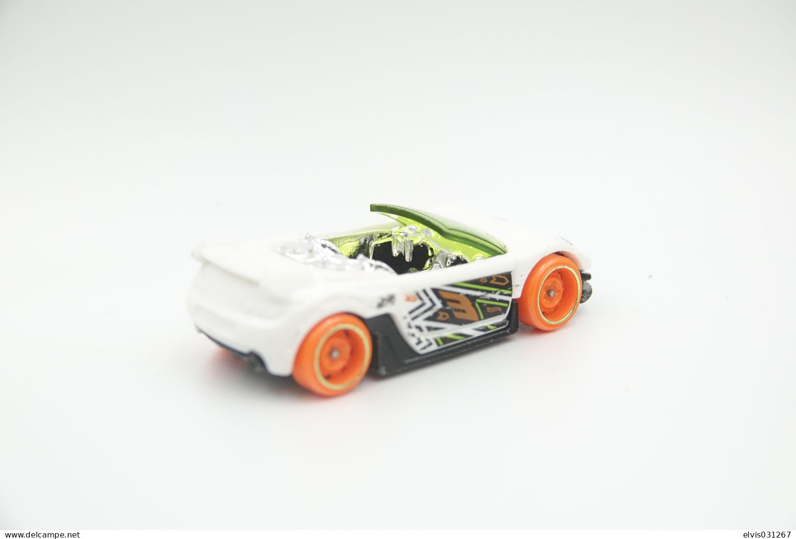 Hot Wheels Mattel Trak-Tune -  Issued 2021 Scale 1/64 - Matchbox (Lesney)