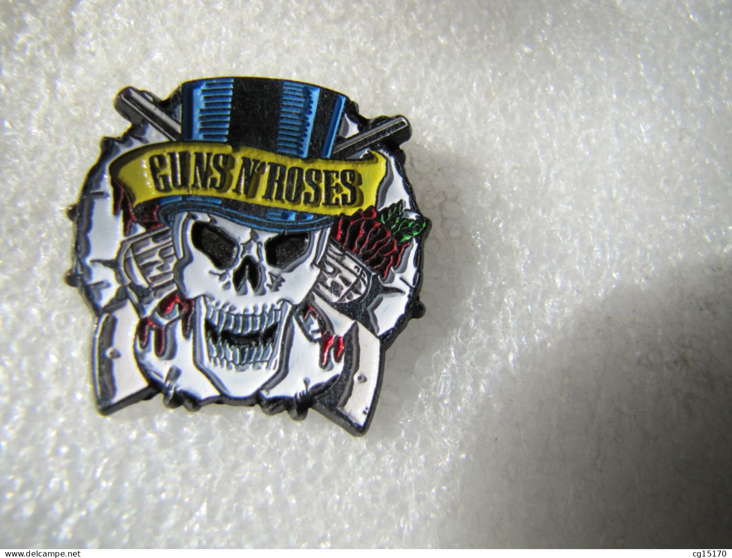 PIN'S    MUSIQUE  HARD ROCK   GUN'S  "N"  ROSES - Musique