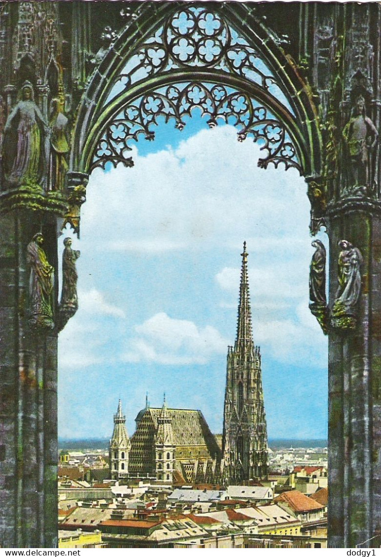 ST. STEPHENS CATHEDRAL, VIENNA, AUSTRIA. USED POSTCARD M6 - Churches