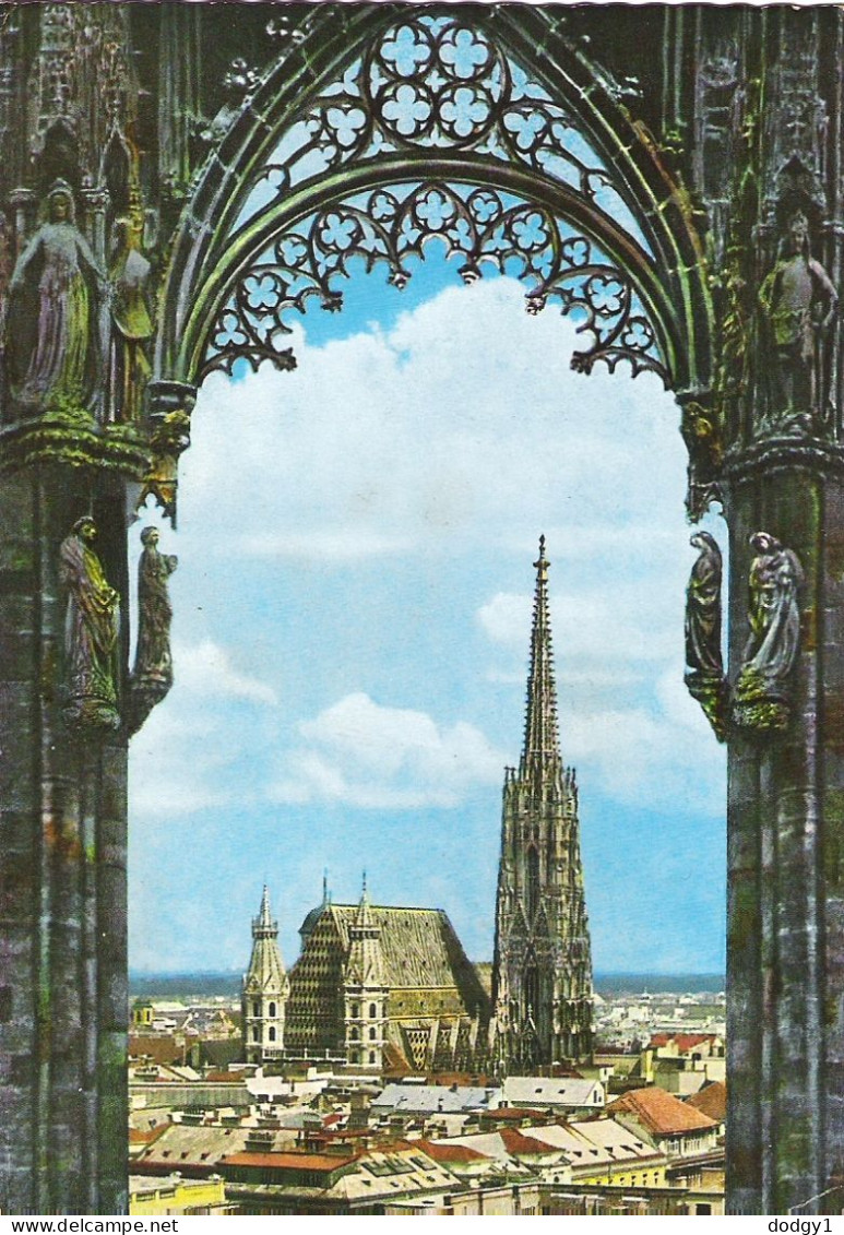 ST. STEPHENS CATHEDRAL, VIENNA, AUSTRIA. USED POSTCARD M6 - Kirchen