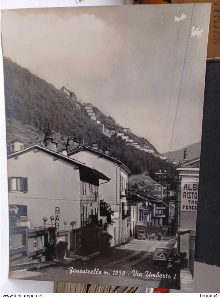 Cartolina Fenestrelle Provincia Torino ,via Umberto I 1957,auto Fiat 600 - Autres Monuments, édifices