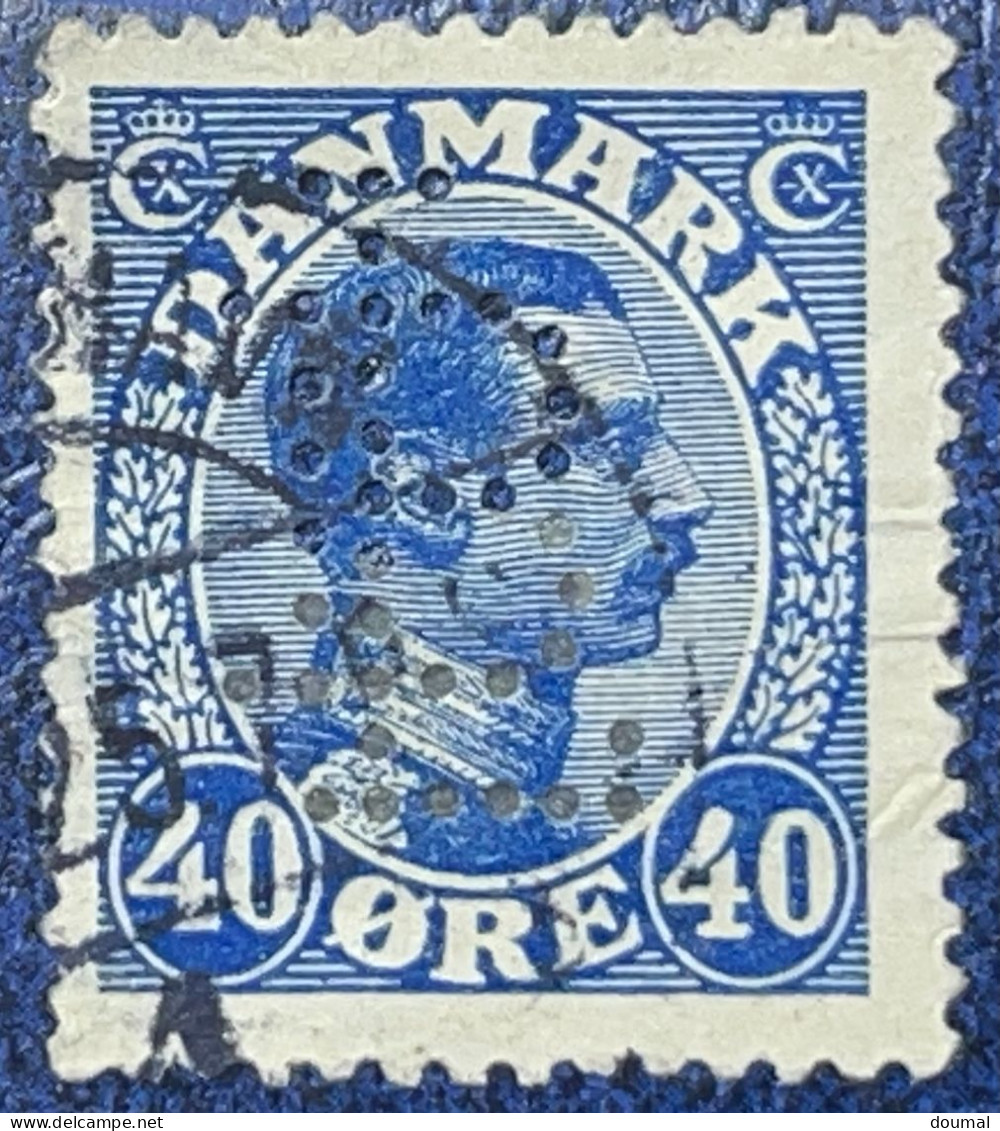 Danemark - 1921-30 - Y & T N° 143 - O. With Perfin - Used Stamps