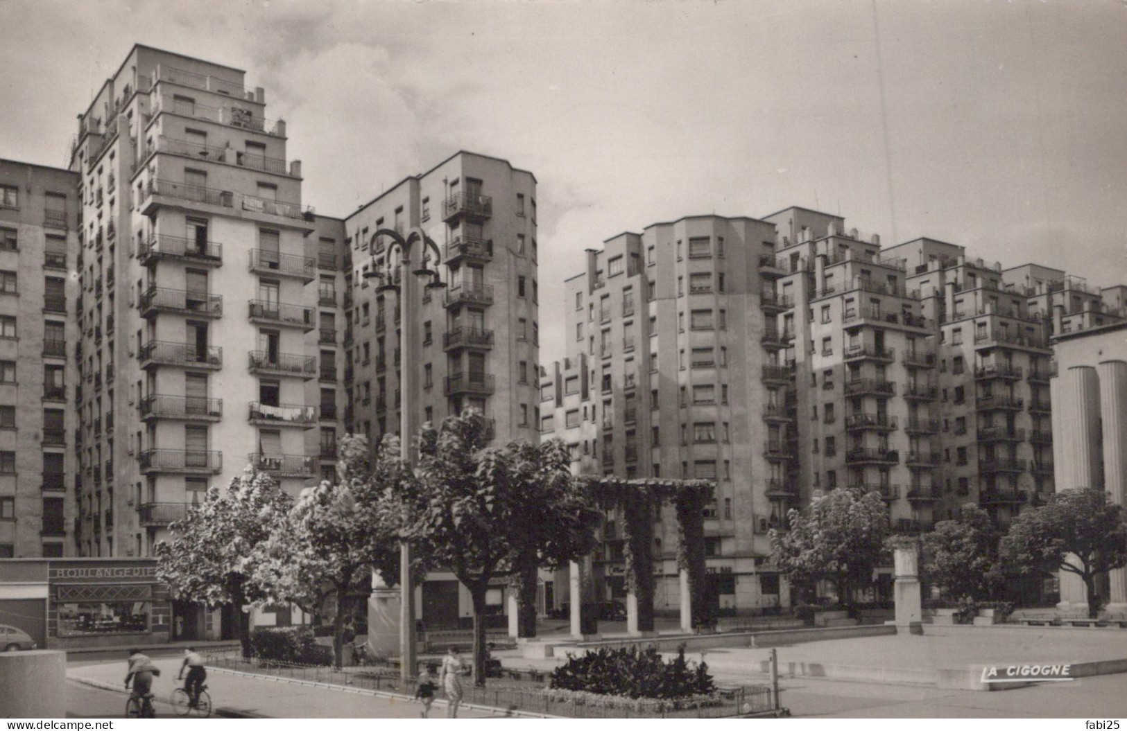 VILLEURBANNE LES GRATTES CIEL - Villeurbanne