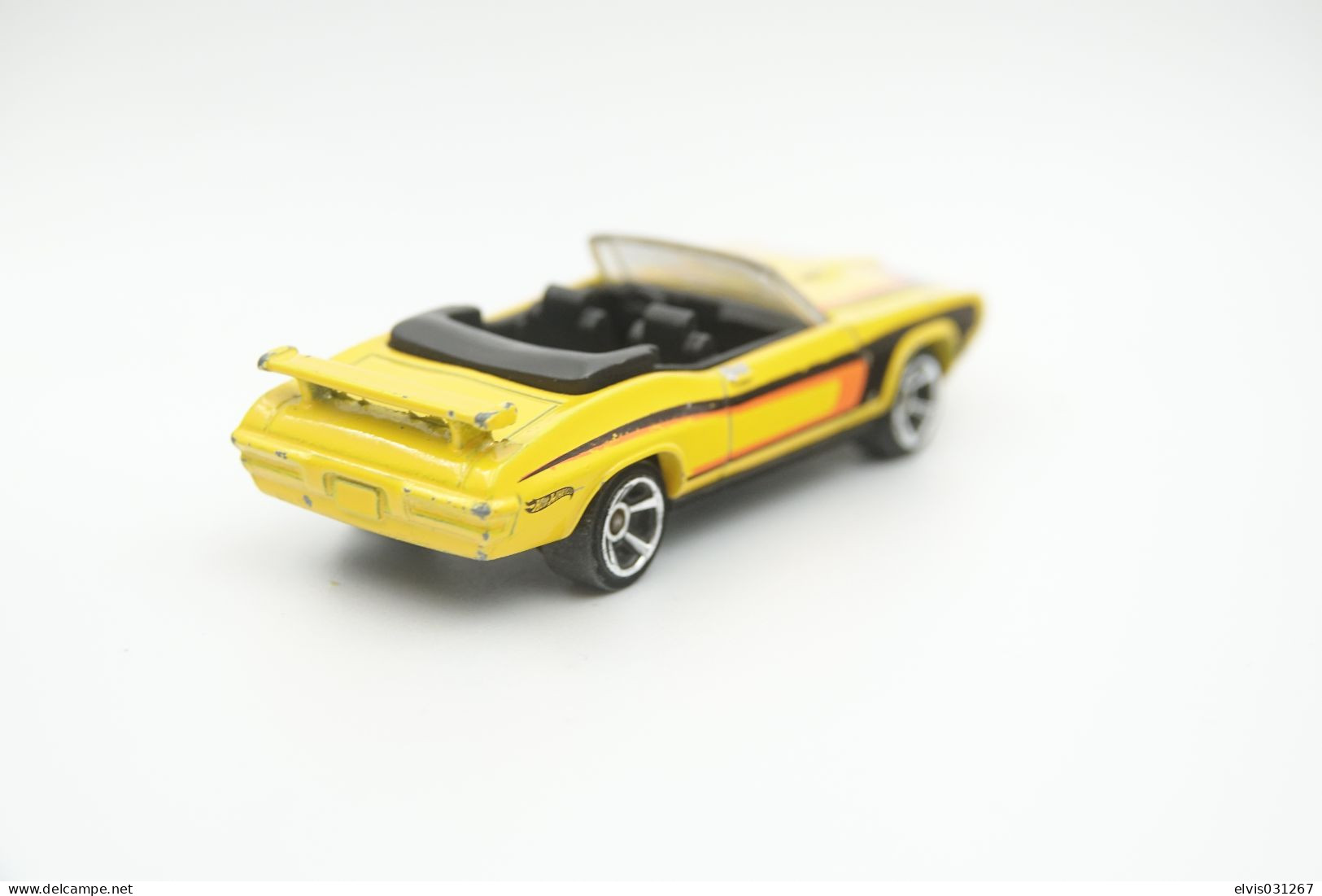 Hot Wheels Mattel '70 Pontiac GTO -  Issued 2011 Scale 1/64 - Matchbox (Lesney)