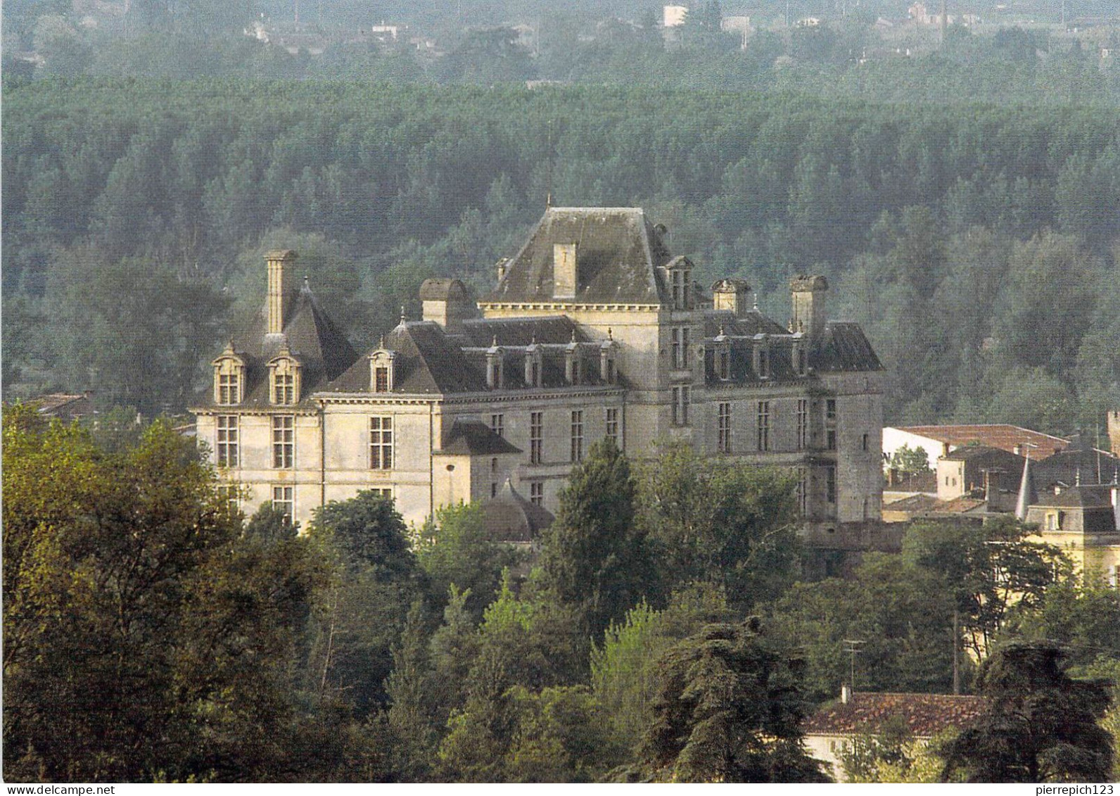 33 - Cadillac Sur Garonne - Château De Cadillac - Vue Générale Aérienne - Cadillac