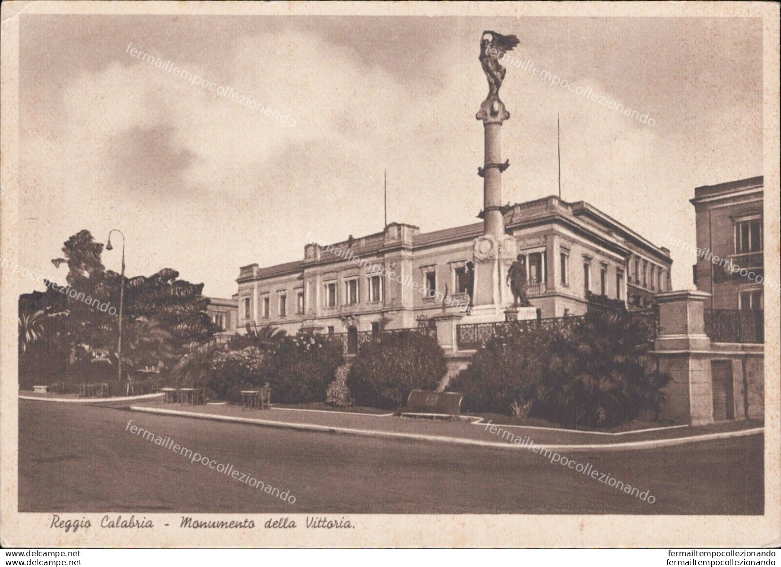 Ao527 Cartolina  Reggio Calabria Citta' Monumento Della Vittoria - Reggio Calabria