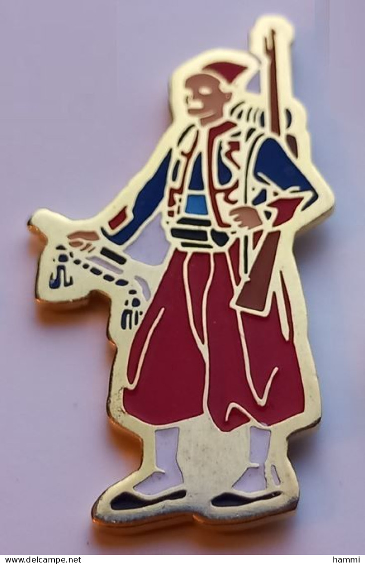 N458 Pin's Militaire Soldat Soldier Zouave Légionnaire GI ? De Quel Pays ?   Achat Immédiat - Armee