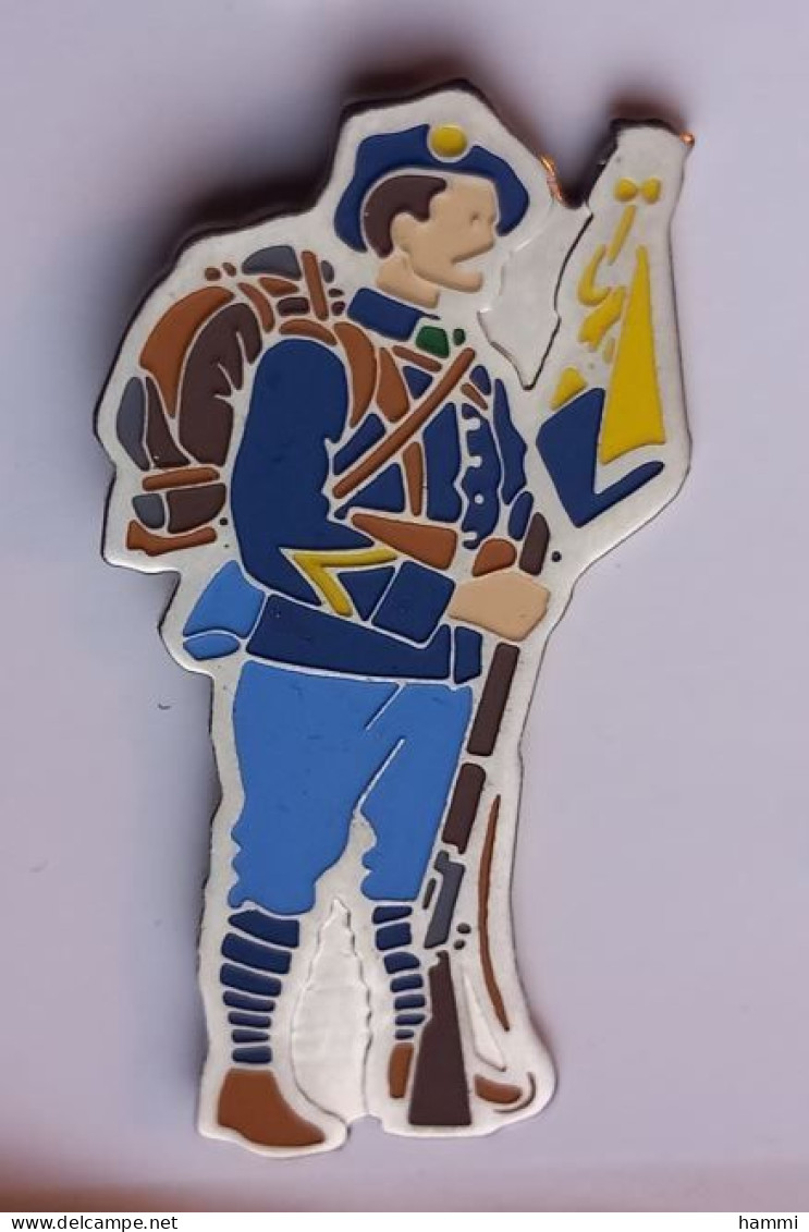 N459 Pin's Militaire Soldat Soldier Zouave Légionnaire GI ? De Quel Pays ?  Achat Immédiat - Militari