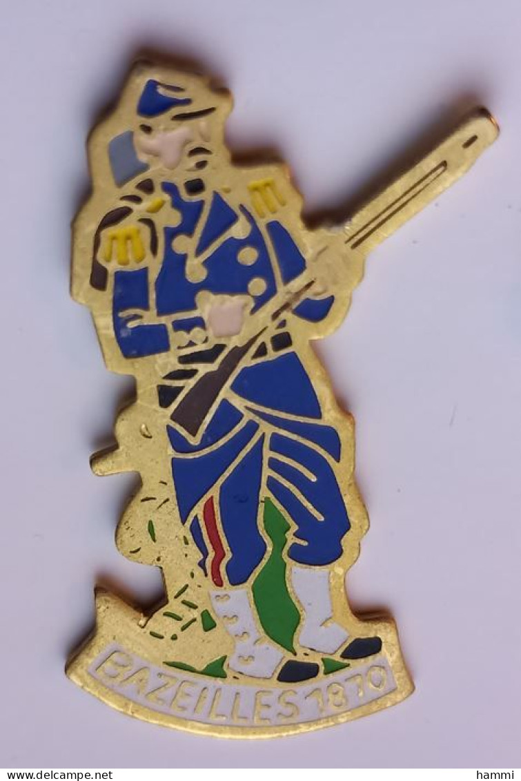 N459 Pin's Militaire Soldat Soldier Zouave Légionnaire GI ? De Quel Pays ? Bazeilles 1870 Achat Immédiat - Army