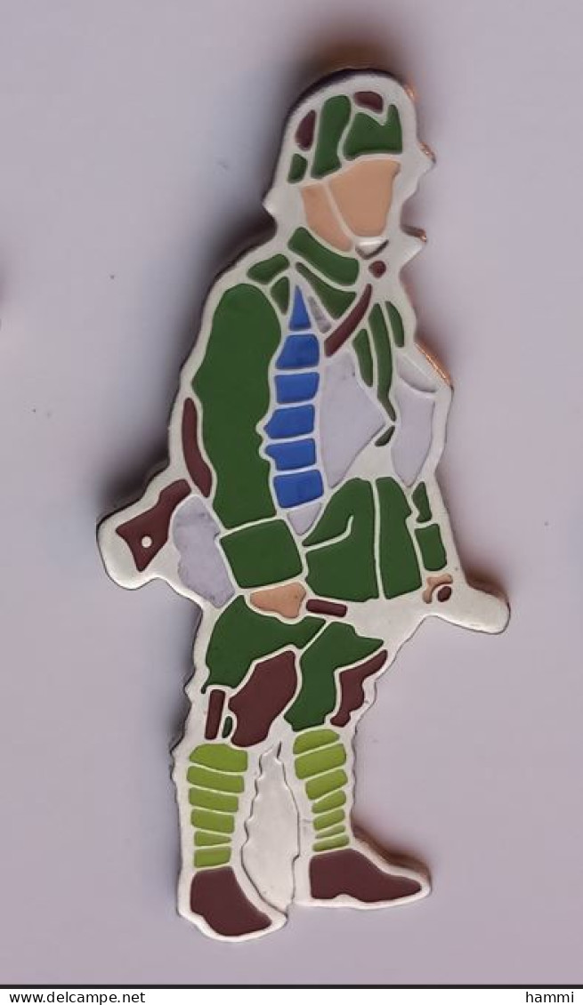 N460 Pin's Militaire Soldat Soldier Zouave Légionnaire GI ? De Quel Pays ?  Achat Immédiat - Militaria