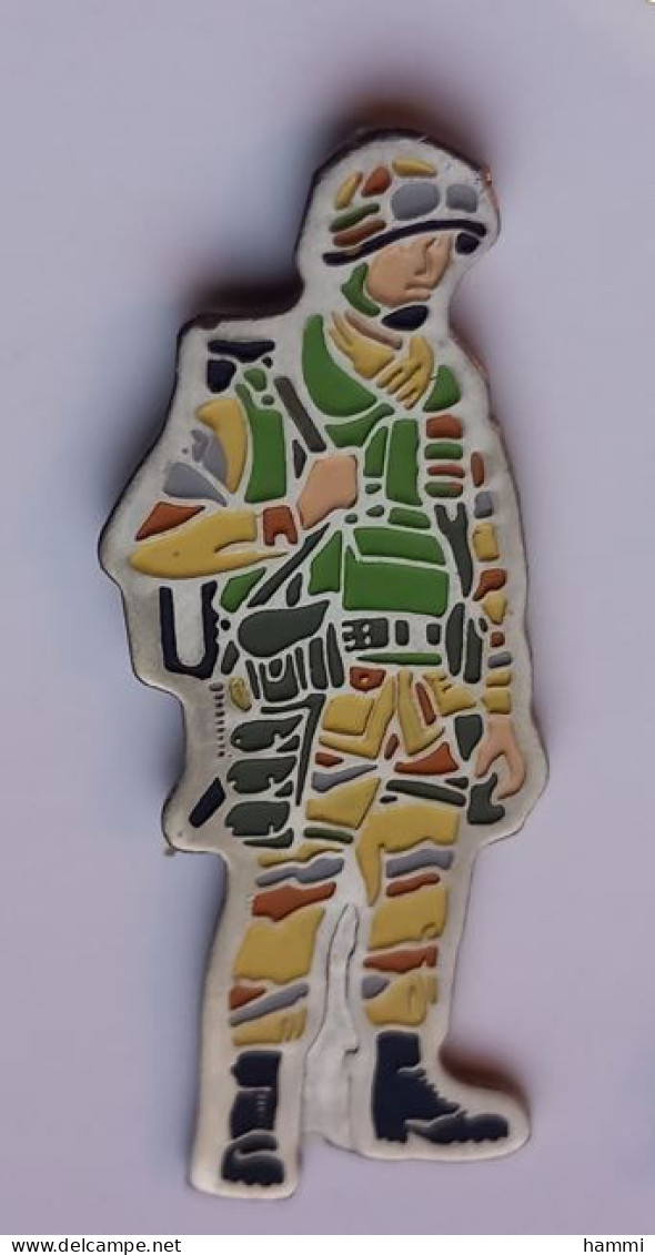 N461 Pin's Militaire Soldat Soldier Zouave Légionnaire GI ? De Quel Pays ?  Achat Immédiat - Militares