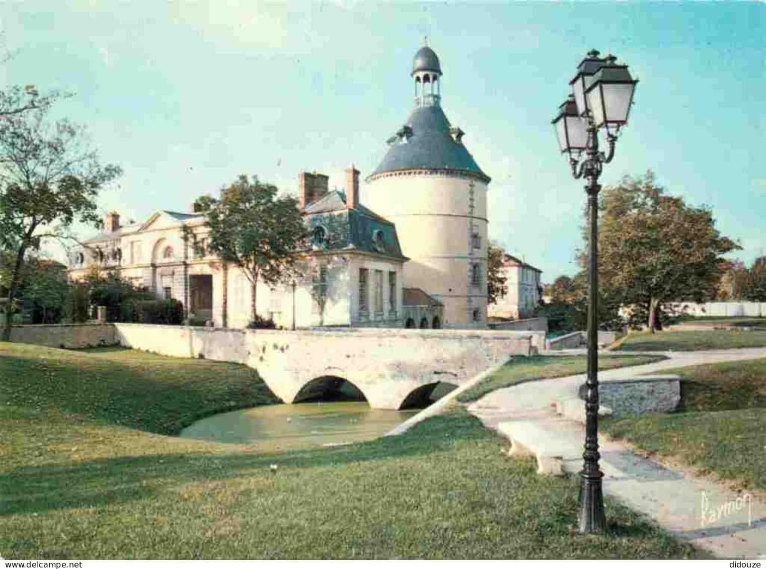 91 - Sainte Geneviève Des Bois - Le Donjon - CPM - Voir Scans Recto-Verso - Sainte Genevieve Des Bois