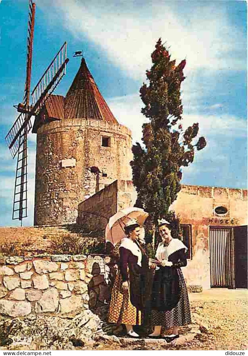 Folklore - Costumes - Provence - Fontvielle - Le Moulin De Daudet - Voir Scans Recto Verso - Costumi