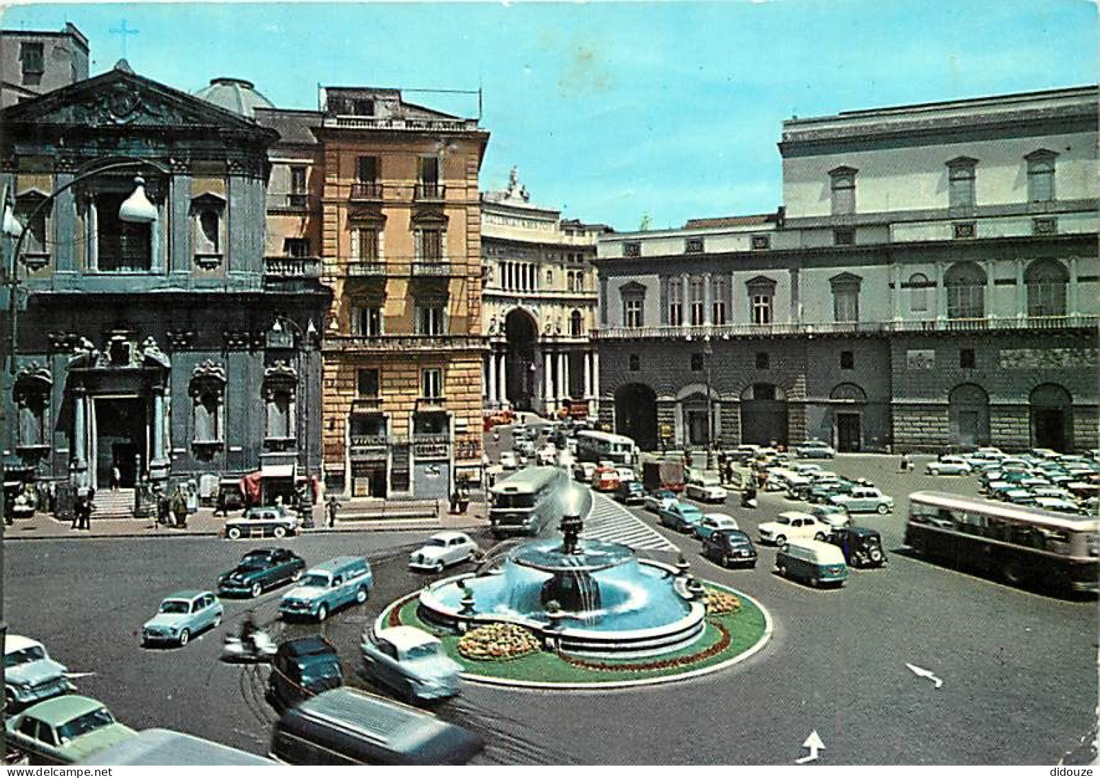 Automobiles - Italie - Italia - Naples - Napoli - Piazza Trieste E Trento - Place Trieste Et Trento - Bus - Autocar - CP - Voitures De Tourisme