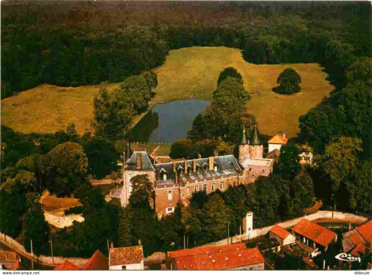 91 - Bruyères Le Chatel - Le Château - Vue Aérienne - CPM - Carte Neuve - Voir Scans Recto-Verso - Bruyeres Le Chatel