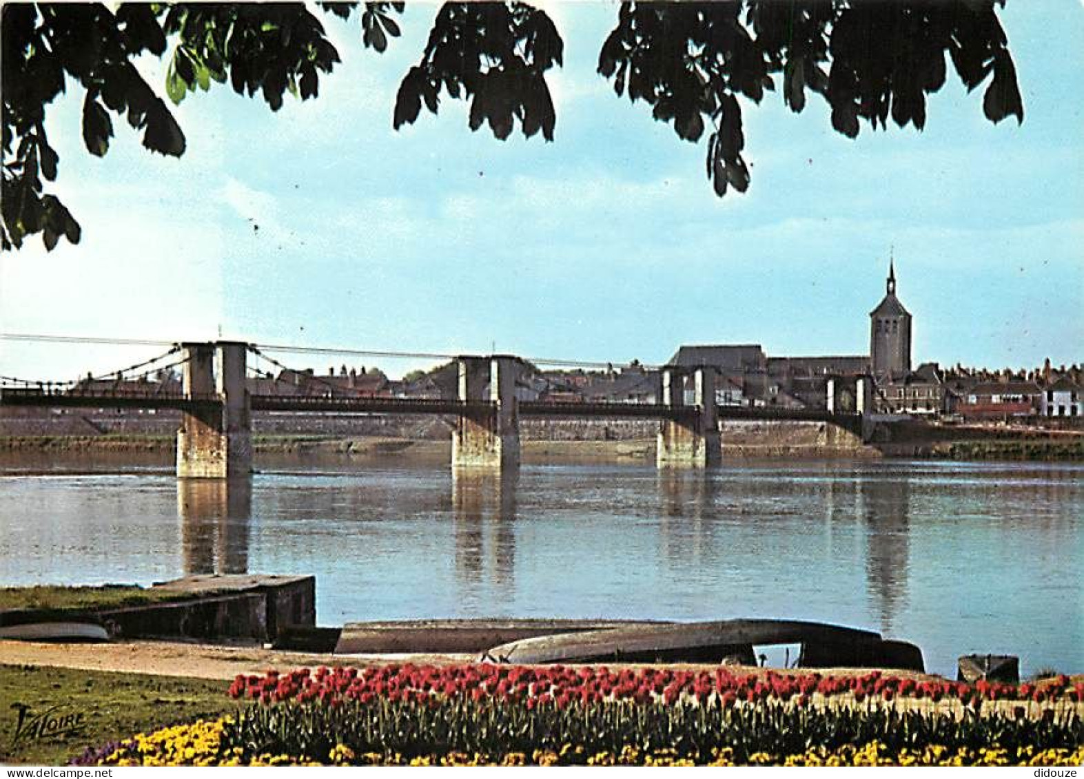 45 - Jargeau - L'ancien Pont Suspendu Sur La Loire Et L'église Saint-Etienne - CPM - Voir Scans Recto-Verso - Jargeau