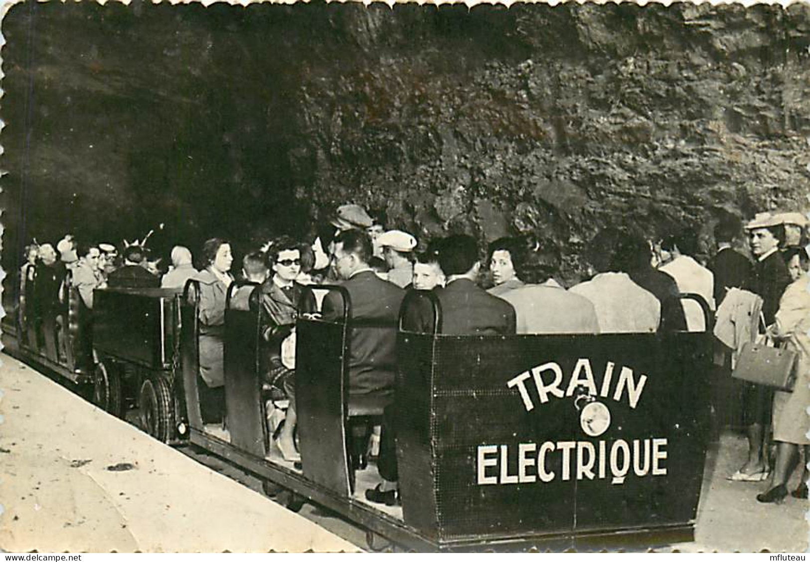 46* LACAVE Grotte Train  CPSM (10x15cm)          MA70-1073 - Lacave