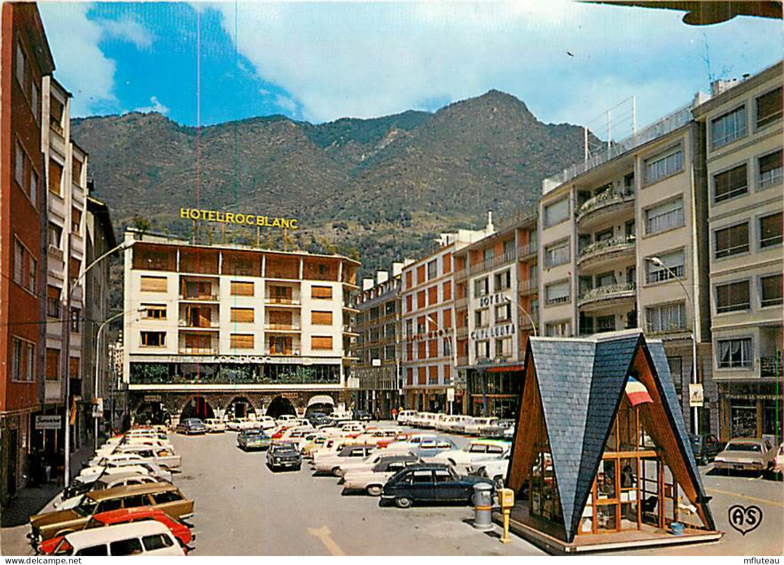 ANDORE   Les Escaldes  Place Roc Blanc    CPM (10x15cm)                 MA73-0057 - Andorra