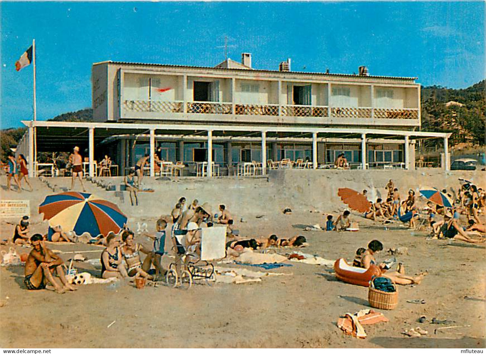 83* ST CYR LES LECQUES Plage Hotel "tapis De Sable"  CPSM (10x15cm)  MA75-0137 - Saint-Cyr-sur-Mer