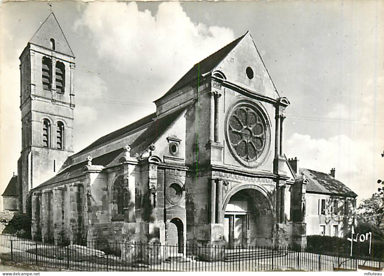 95* LUZARCHES   Eglise CPSM (10x15cm)        MA75-1221 - Luzarches