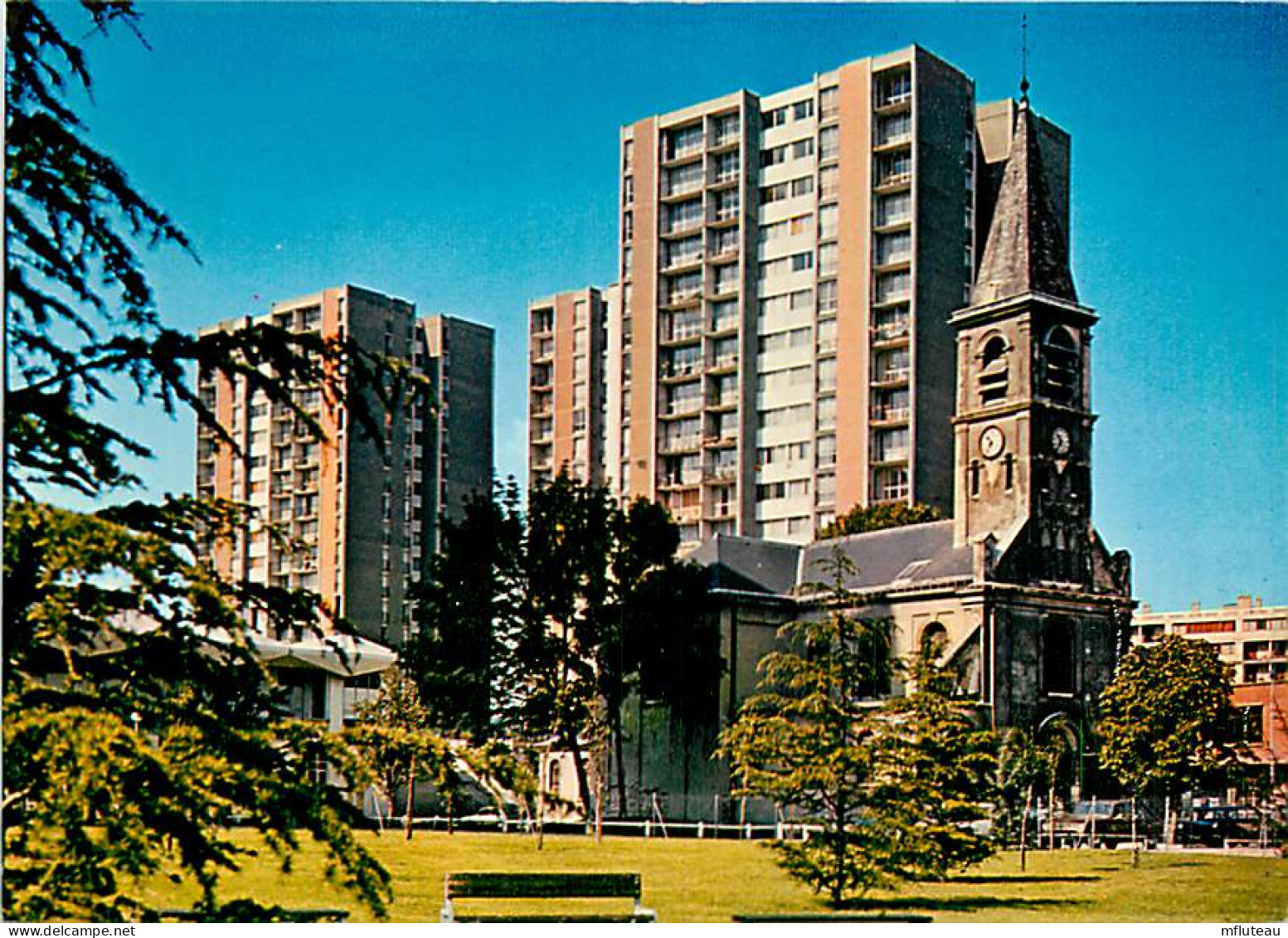 93* BOBIGNY Eglise St Andre CPM (10x15cm)        MA75-1127 - Bobigny