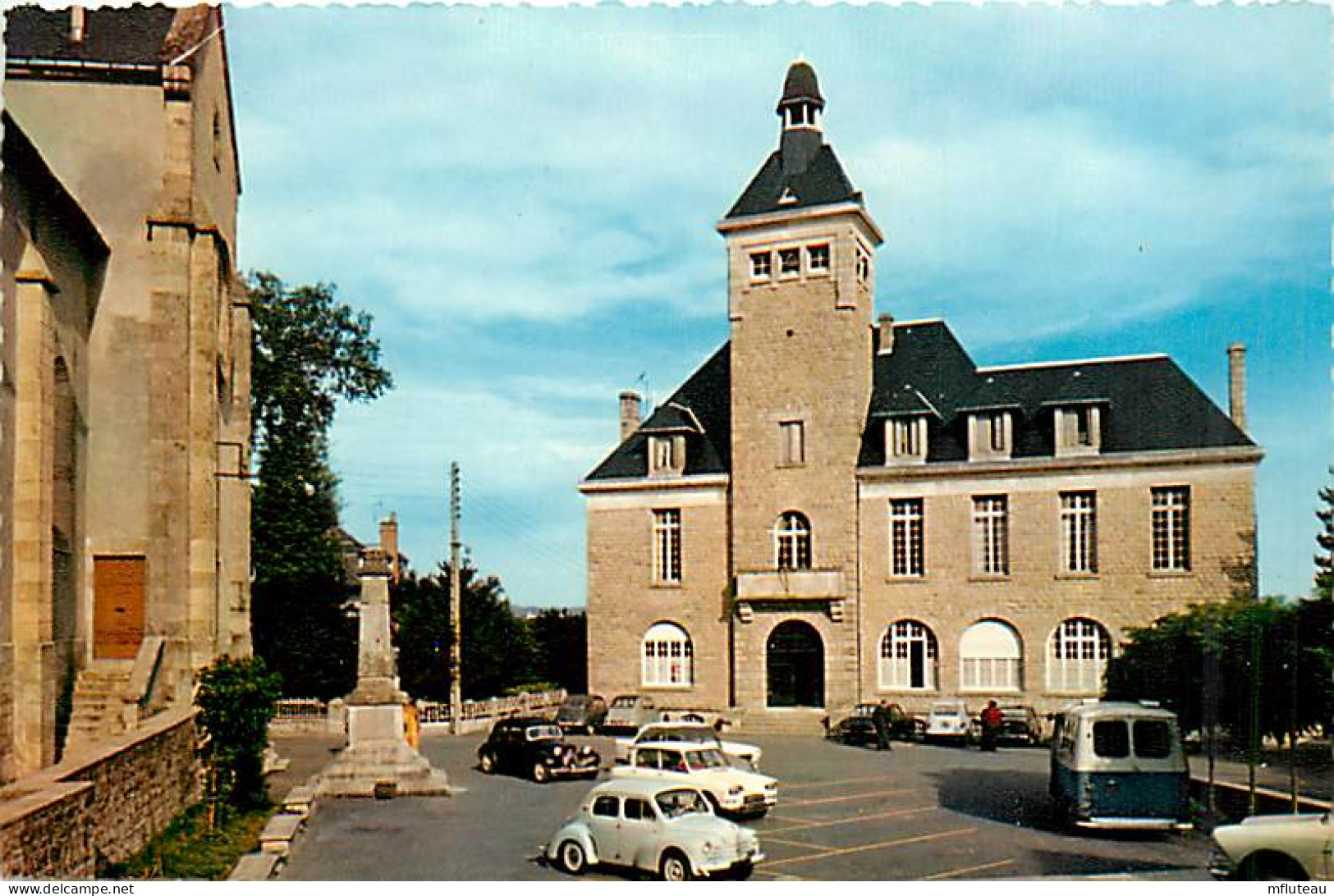 19* EGLETONS Hotel De Ville - 4cv Renanlt   (CPSM Petit Format)        MA77-0221 - Egletons