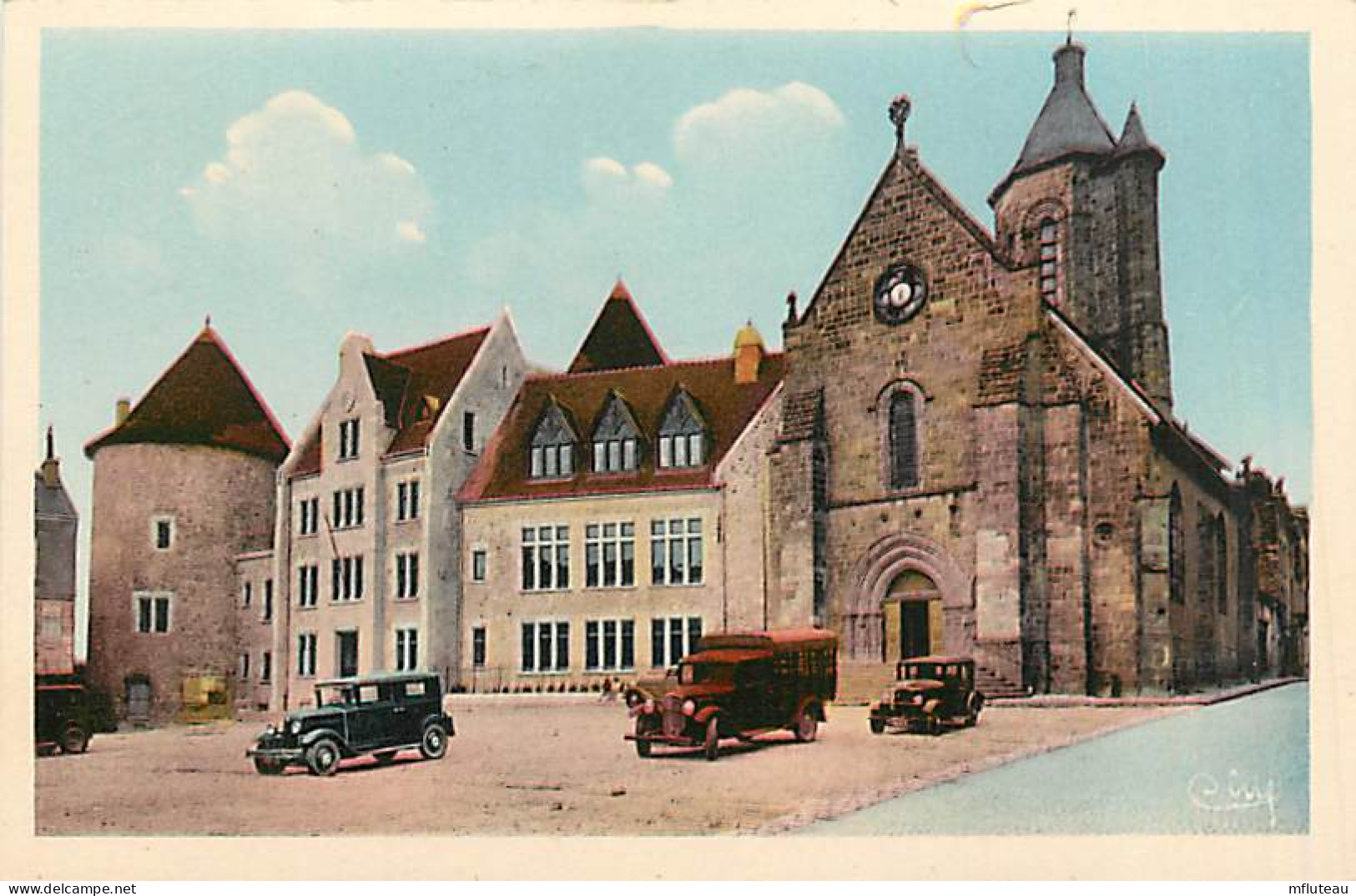 23* BOURGANEUF  Eglise - Hotel De Ville   MA77-0601 - Bourganeuf