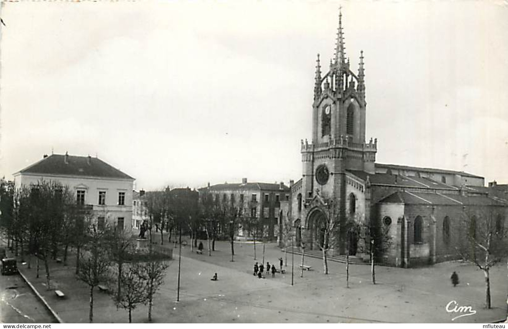 42* FEURS Pl Hotel De Ville  (CPSM  Petit Format)                MA78-0701 - Feurs