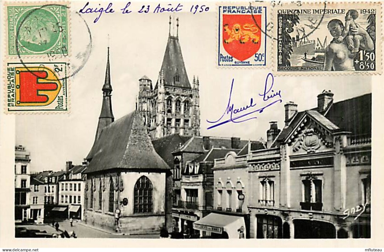 61* L AIGLE  Place Eglise  (CPSM Petit Format)                     MA79-1098 - L'Aigle