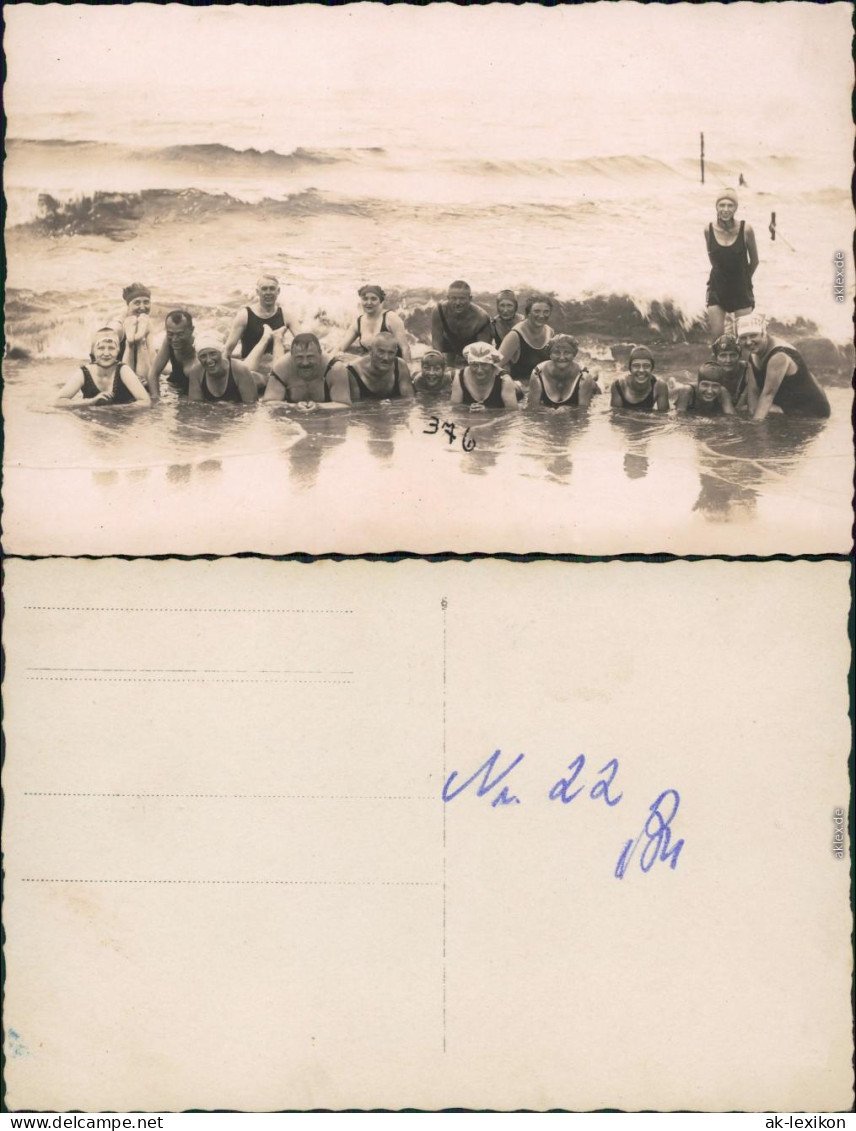  Menschen / Soziales Leben - Gruppenfotos - Menschen Am Strand Im Wasser 1928 - Non Classés