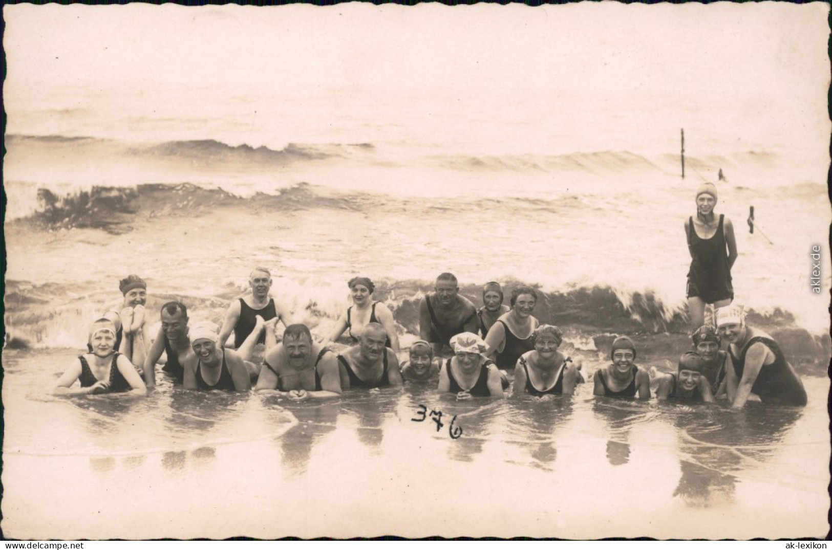  Menschen / Soziales Leben - Gruppenfotos - Menschen Am Strand Im Wasser 1928 - Non Classés