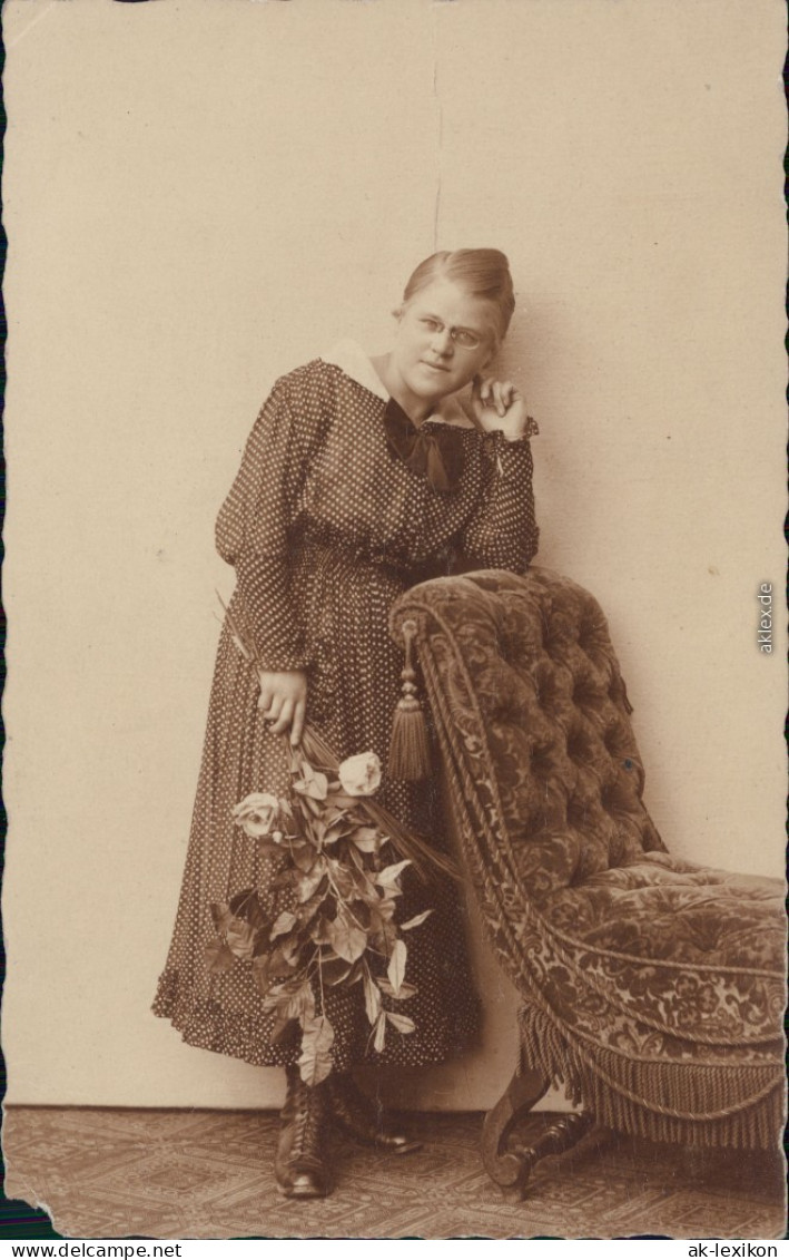 Ansichtskarte  Portrait - Frau Mit Blumenstrauß 1920 - Non Classés