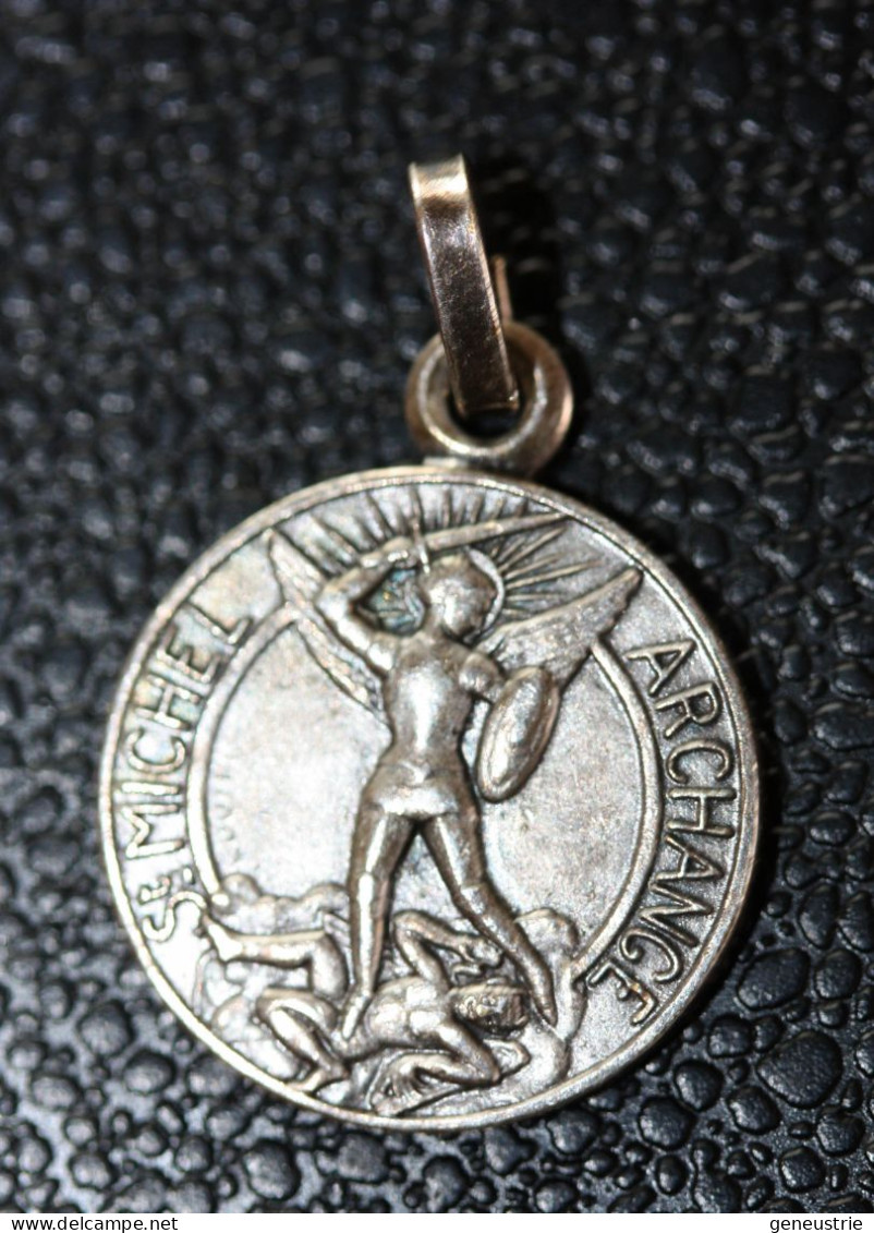 Pendentif Médaille Religieuse Début XXe "Saint Michel Terrassant Le Démon - Le Mont Saint Michel" Religious Medal - Religion &  Esoterik