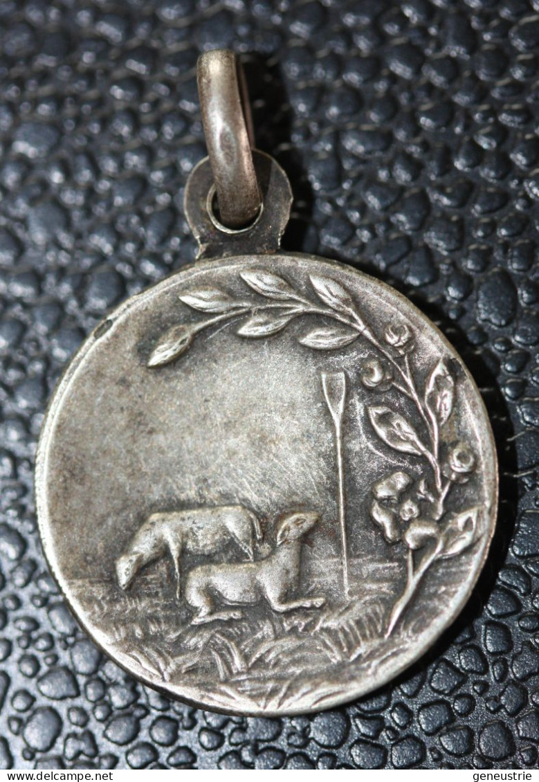 Pendentif Médaille Religieuse Début XXe "Sainte Geneviève, Patronne De Paris" Religious Medal - Religion & Esotérisme