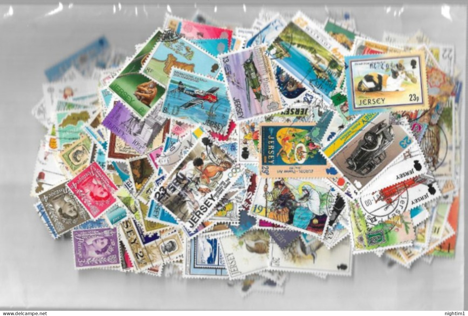 JERSEY COLLECTION.  PACKET WITH 684 DIFFERENT JERSEY STAMPS. - Jersey