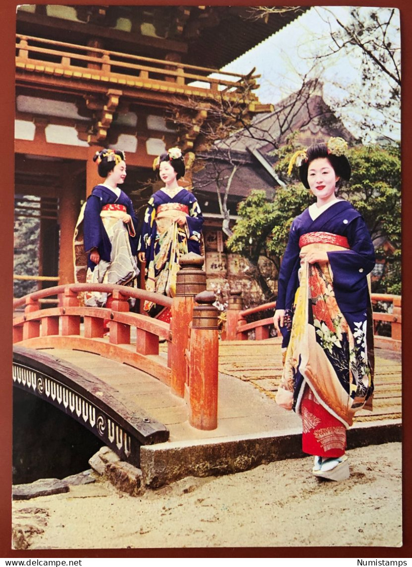 Maiko (Kyoto) Dancers Making A New Year Rounds To Kamikamo Shrine, Kyoto - 1970 (c527) - Kyoto