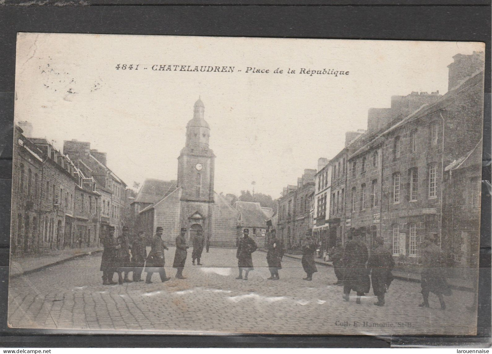 22 - CHATELAUDREN - Place De La République - Châtelaudren